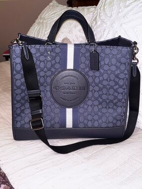 Coach Dempsey 40 in Demim & Midnight Navy Signature fabric